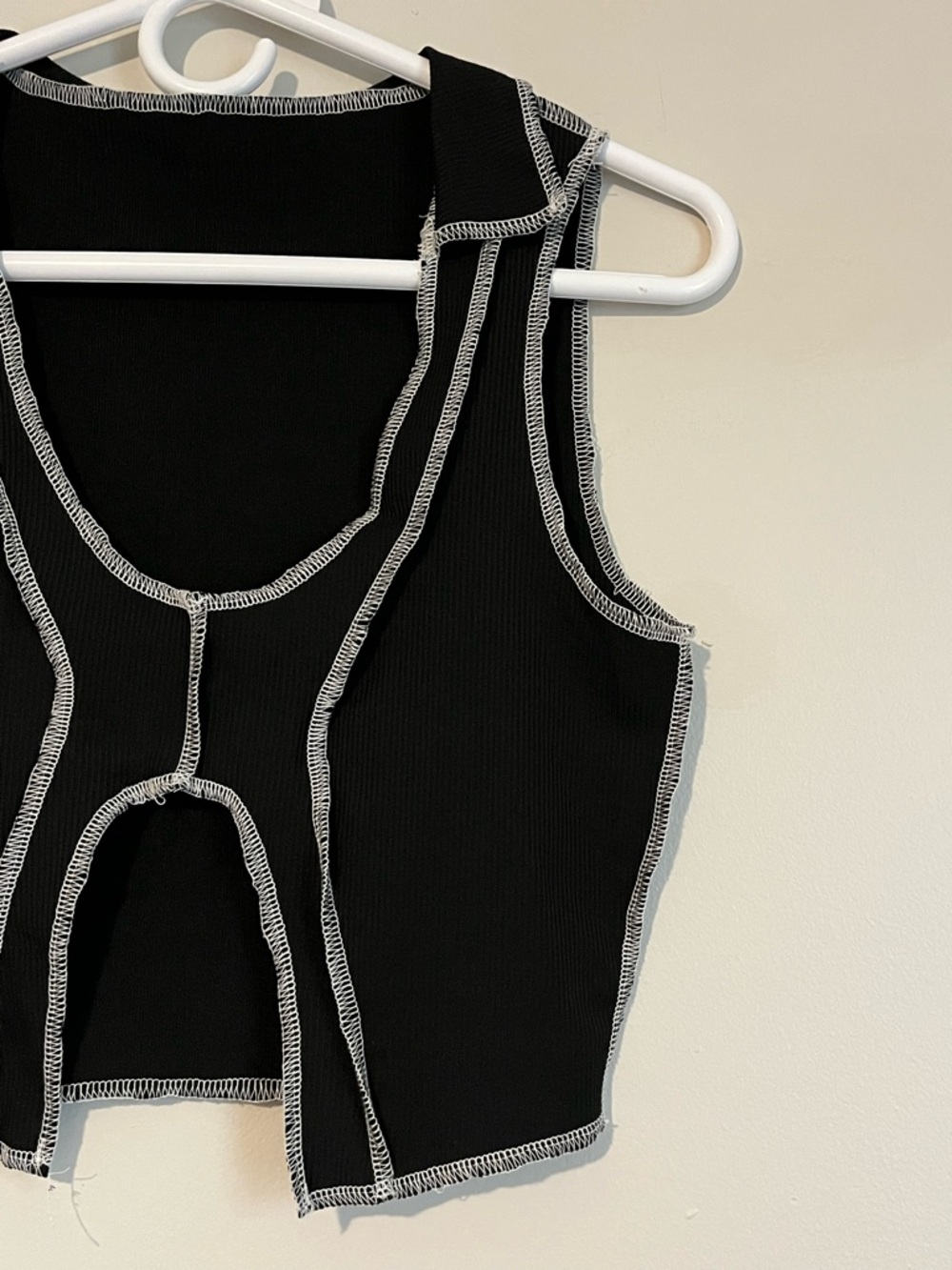 Black Contrast-Stitch Crop Tank Top